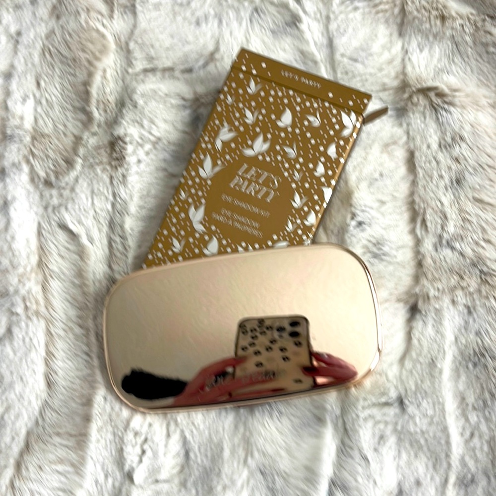 Jane Iredale “Let’s Party” Eye Shadow Kit.